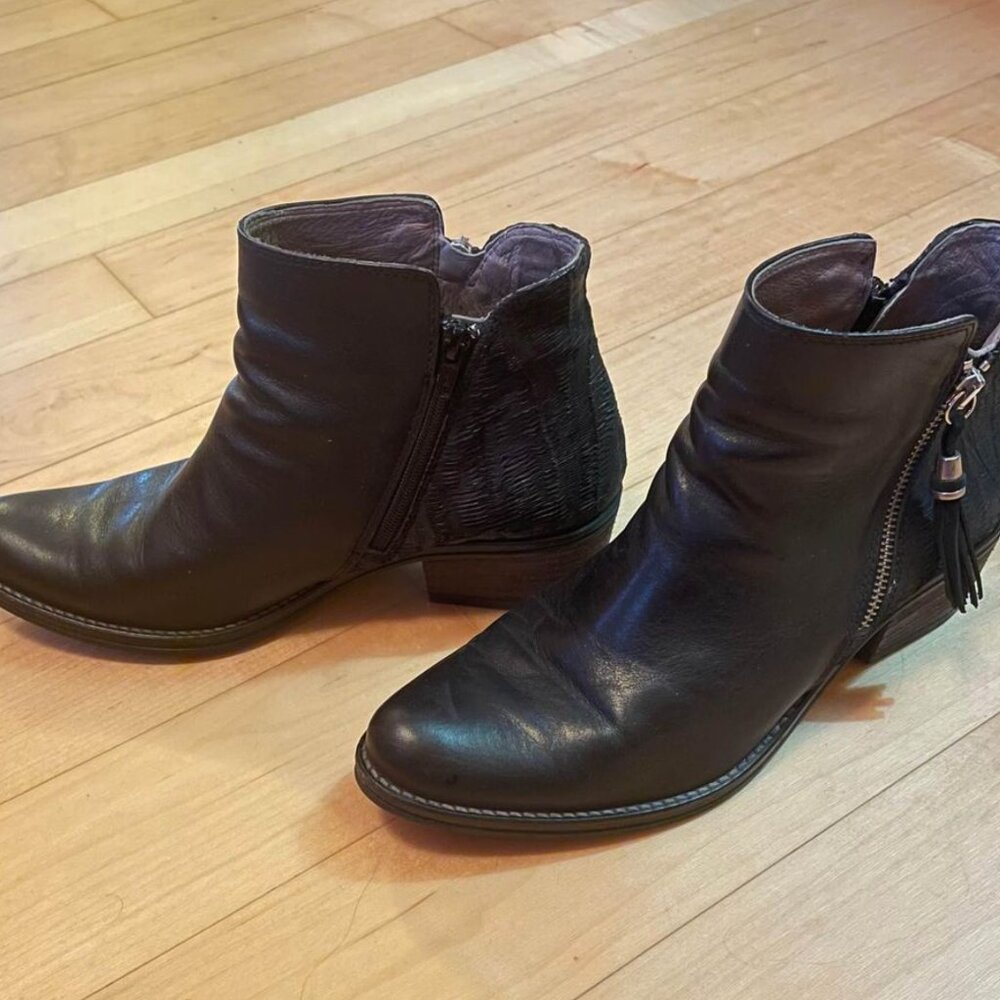Kanna Leather Boots, size 11